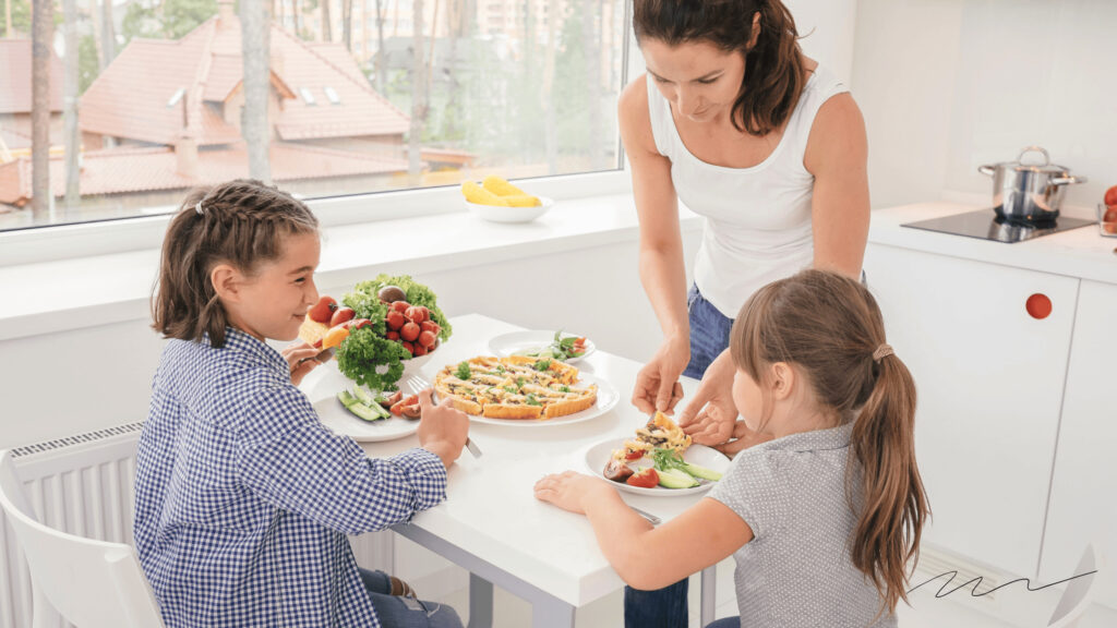 Erfahre, wie dir der Einstieg in die vegane Ernährung mit Kindern gelingt – mit einfachen Tipps, kindgerechten Rezepten und wichtigen Nährstoffinfos für einen gesunden Familienalltag.