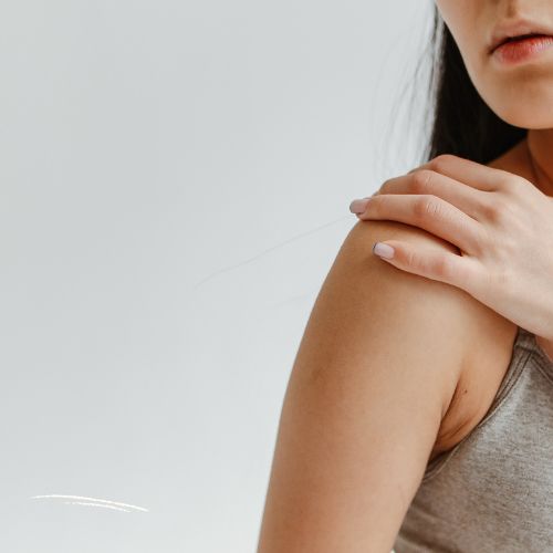 Erfahre, warum Frauenkörper anders reagieren, wie Forschungslücken unsere Gesundheit beeinflussen – und wie Ernährung & Selbstfürsorge dich im Alltag stärken können.