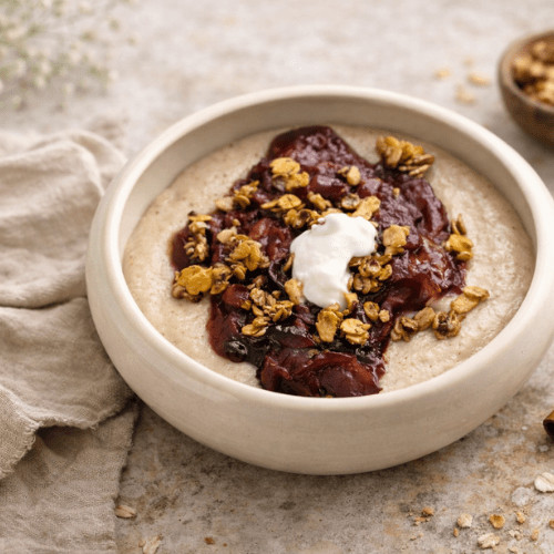 Fünf einfache vegane Winterfrühstücke – Dinkelgrieß und Overnight Oats für ein sättigendes Frühstück mit stabiler Energie.