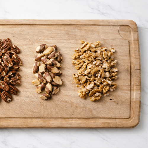 Proteinreiches Granola im Glas aus Sojaflocken und Nüssen, natürlich gesüßt und ohne Industriezucker selber machen