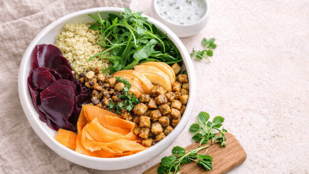 Rote-Bete-Hirse-Bowl – vegane Winterbowl mit Roter Bete, Hirse, Apfel und Nüssen, wärmend, eisenreich und alltagstauglich