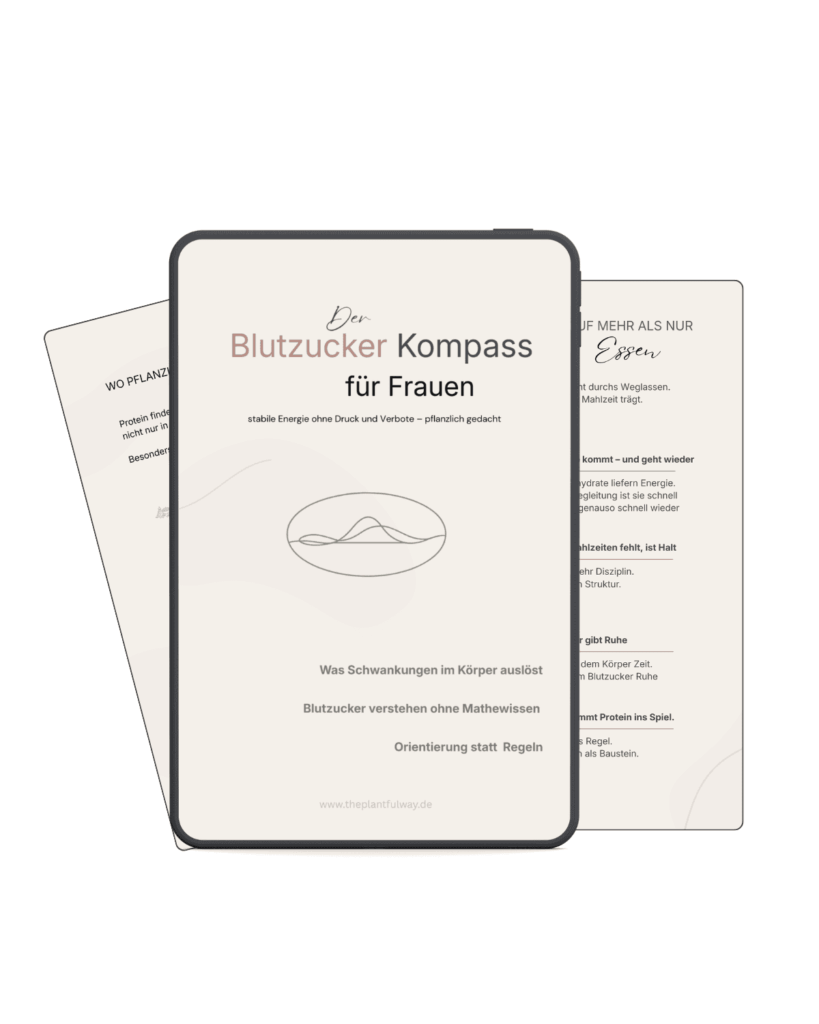 Tablet-Mockup des Blutzucker Kompass für Frauen mit Cover eines pflanzlichen Ernährungs-Guides