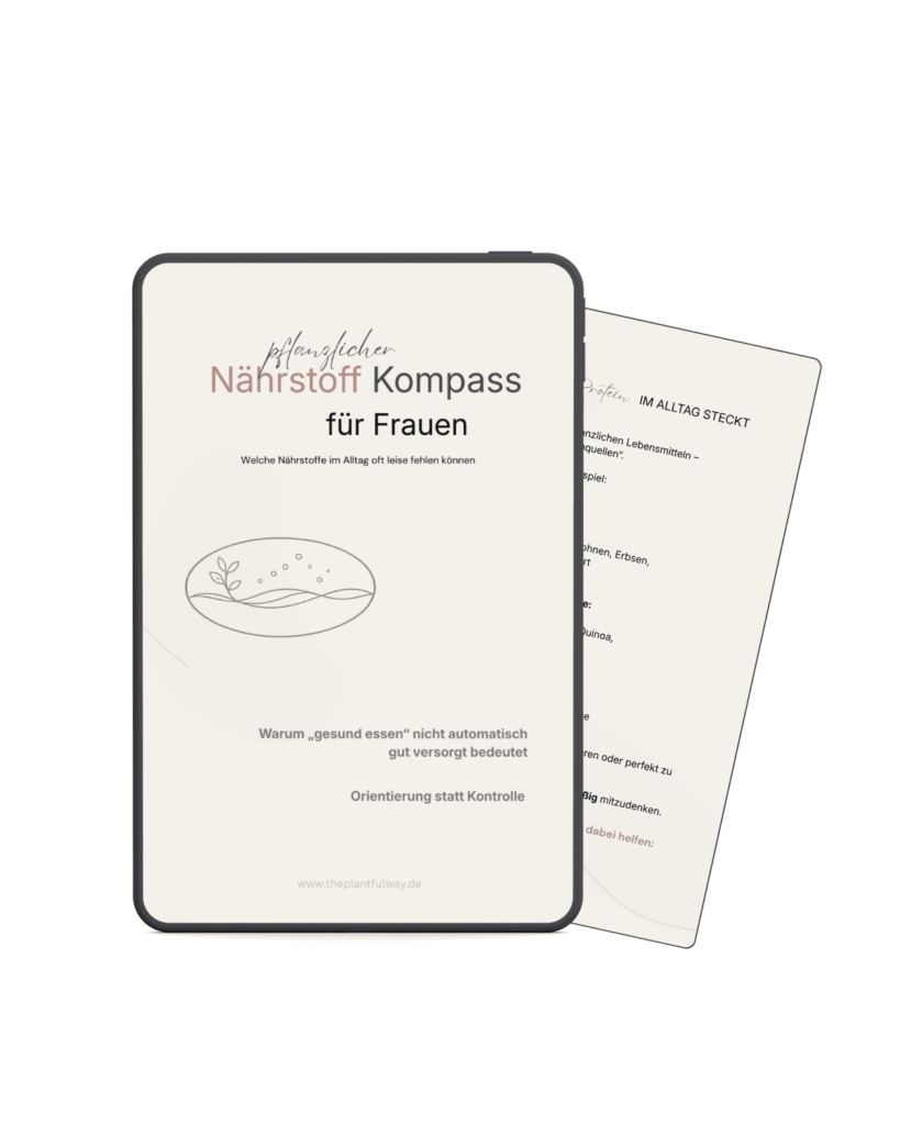 Tablet Mockup des Nährstoff Kompass für Frauen mit Cover eines pflanzlichen Ernährungs Guides