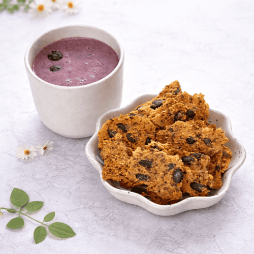 Veganes Frühstück mit Beeren, Getreide und pflanzlichen Proteinen – ausgewogenes Frühstück für Frauen mit Fokus auf stabile Energie und Blutzucker