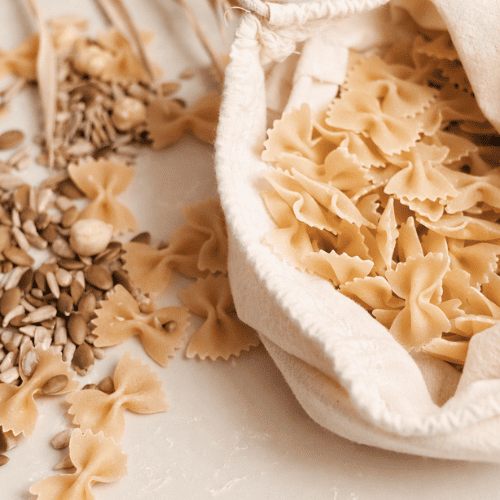 Lutealphase Ernährung gegen PMS und Heißhunger mit ausgewogenen, sättigenden Lebensmitteln für mehr Energie im Zyklus