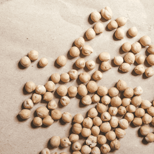 Lutealphase Ernährung gegen PMS und Heißhunger mit ausgewogenen, sättigenden Lebensmitteln für mehr Energie im Zyklus