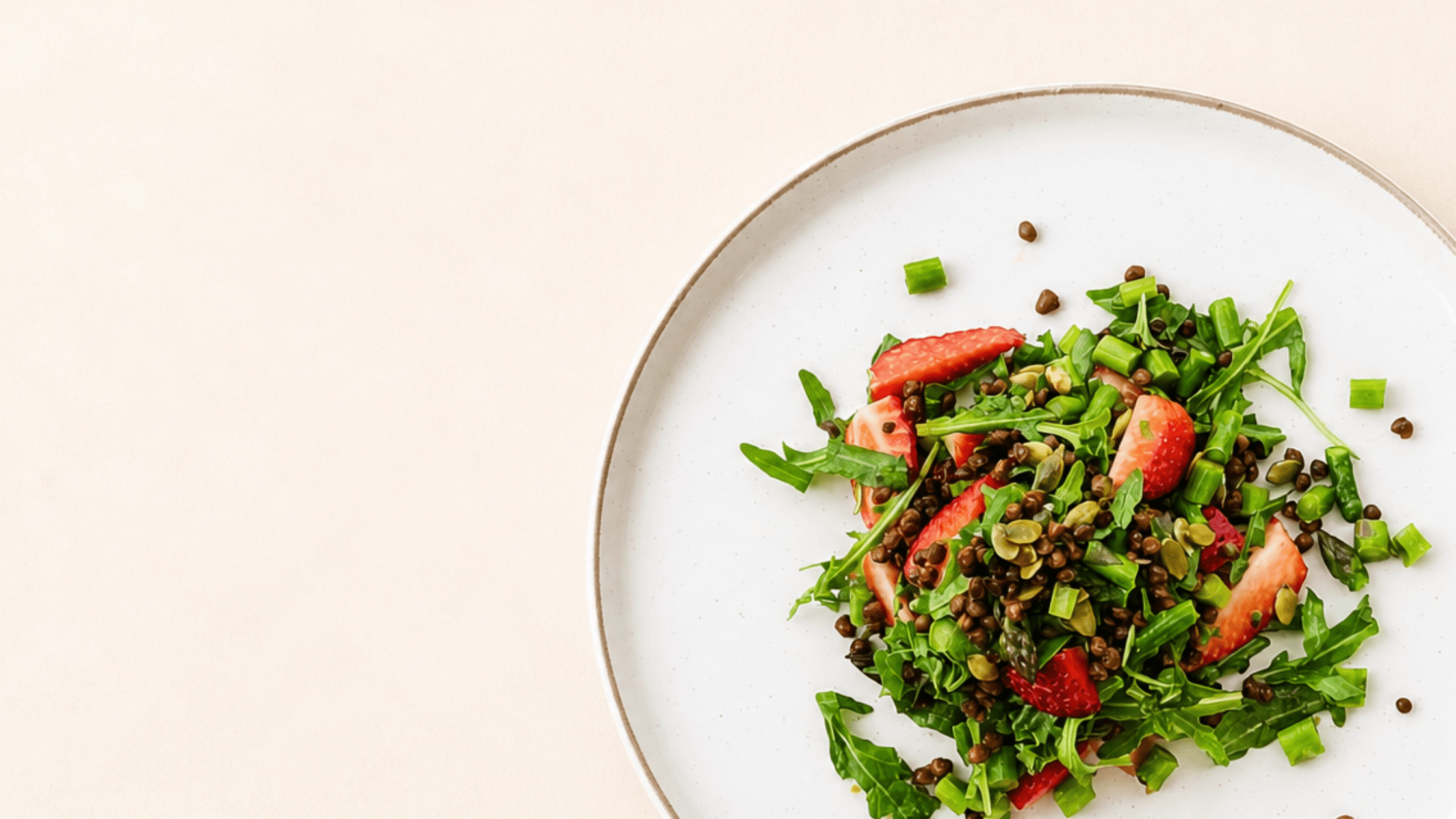 Vegane Salate für stabile Energie mit pflanzlichem Protein, gesunden Fetten und frischem Gemüse, ideal zur Blutzuckerbalance und gegen Heißhunger im Alltag